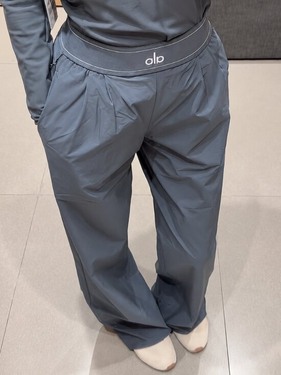 ALO Yoga Pants - NWT ALO Yoga Steel Grey Suit Up Pants 😝 Casual Style | Athleisure | Travel 💘